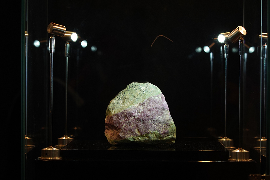 Image for ‘Burj Alhamal’, A Whopping 8,400 Carats Rough Ruby Unveiled In Dubai With The Launch Of The ‘Callisto Collection’ By SJ Gold And Diamond