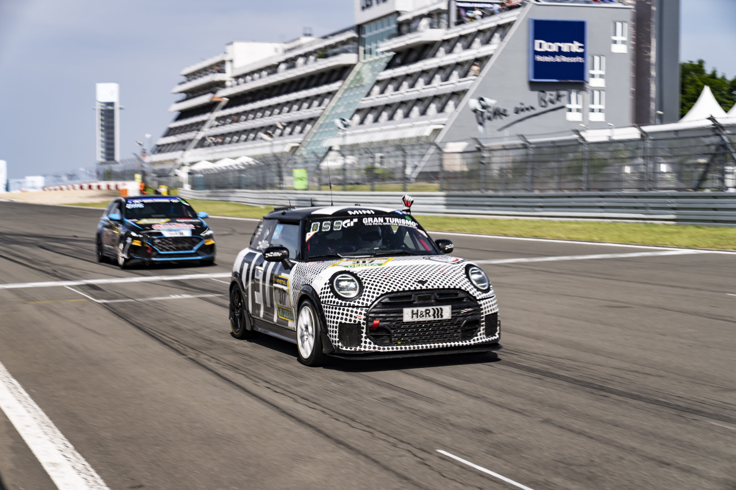 BMW And MINI Shine At The 24 Hours Of Nürburgring