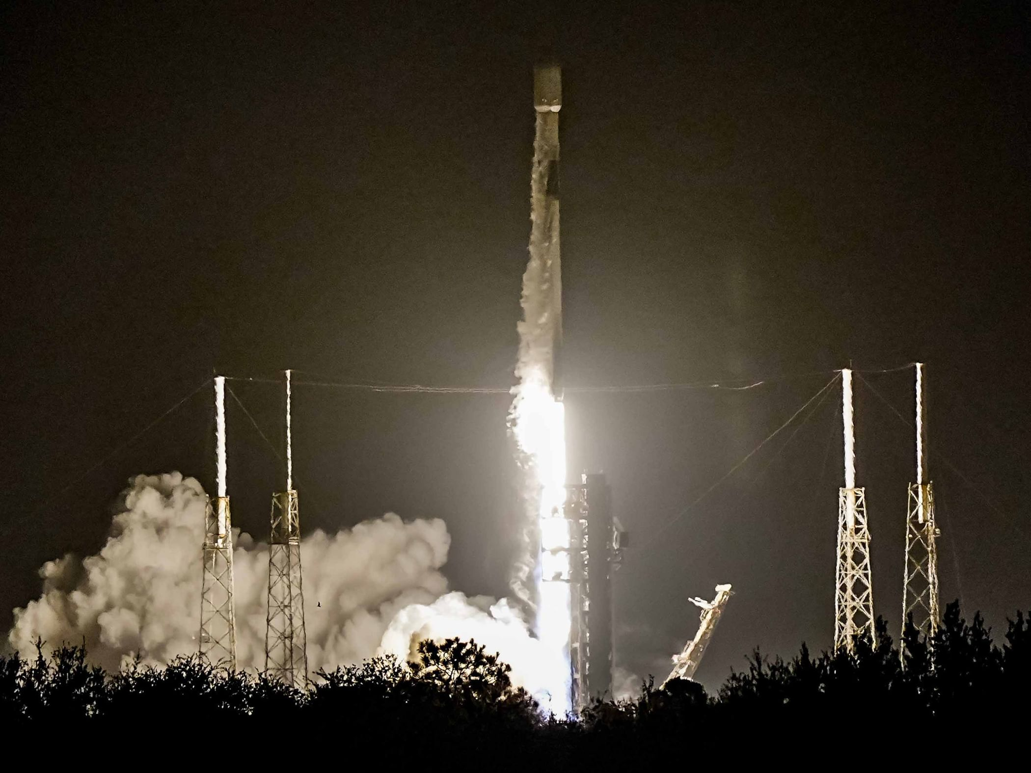 SpaceX Launches 2 Falcon 9 Rockets Just 38 Minutes Apart