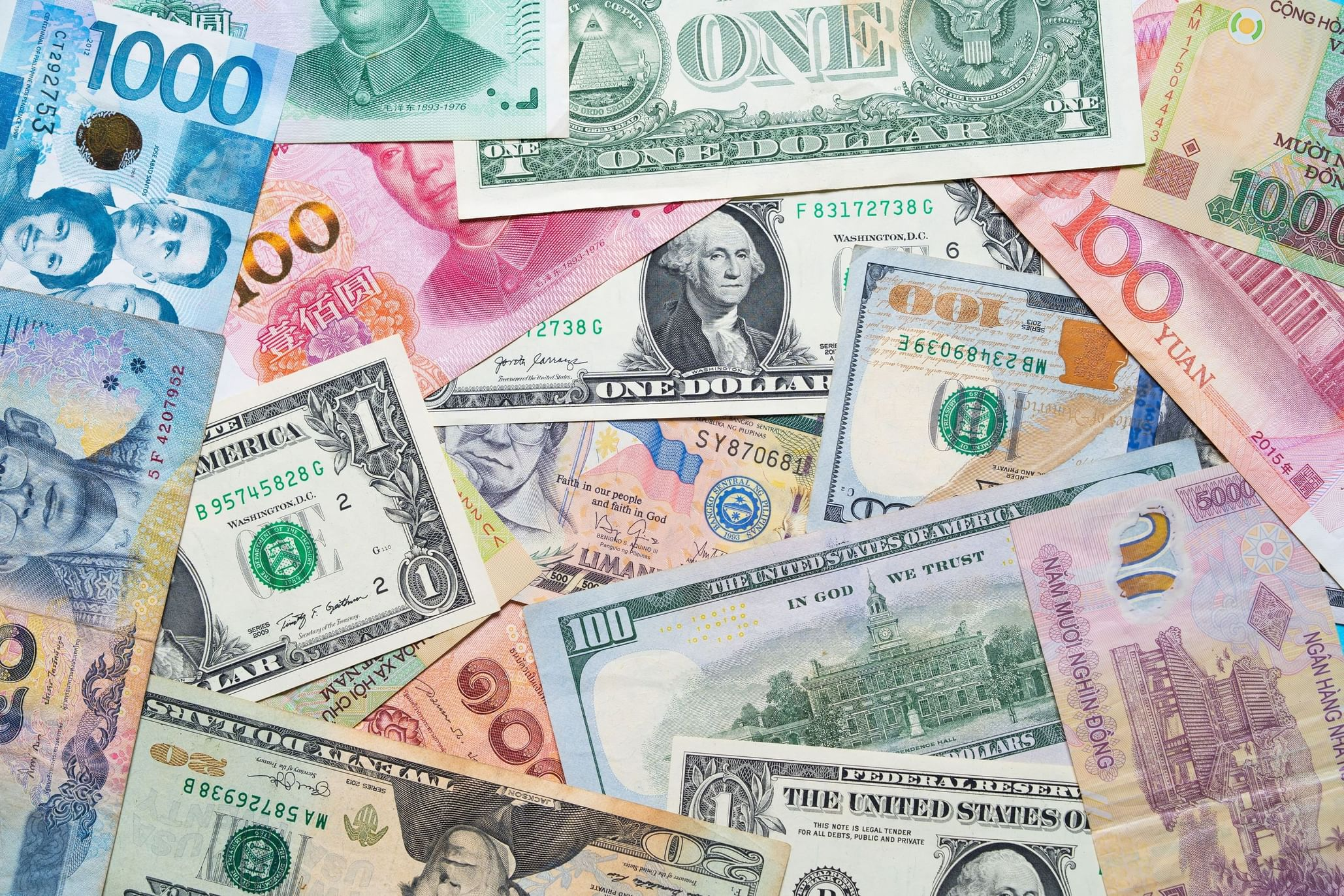 Dollar Holds Near Multi-Week Highs Ahead Of Expected US Rate Hike